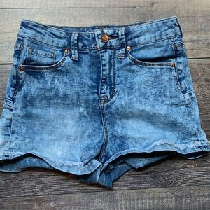 Summer time jean shorts!
